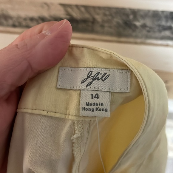 J. Jill size 14 Yellow High Waisted 7” Inseam Lightweight Shorts with Pockets - Picture 7 of 9